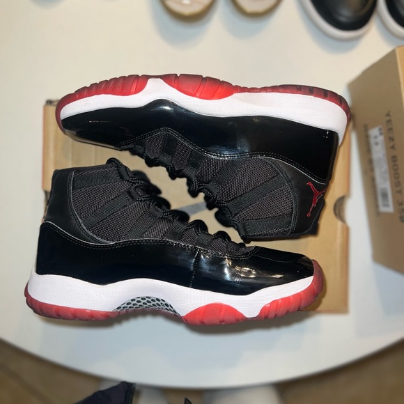 Preloved Jordan Retro 11 Bred SZ9 - Picture 2 of 16